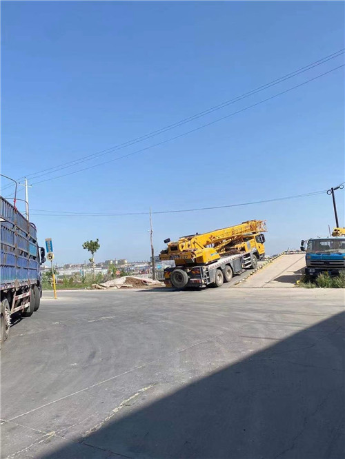 库尔勒市25吨吊车的租赁价格大概是多少？