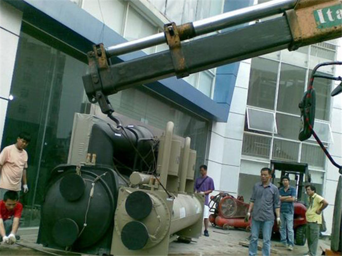 库尔勒市随车吊和汽车吊的核心区别是什么？哪种更省钱？